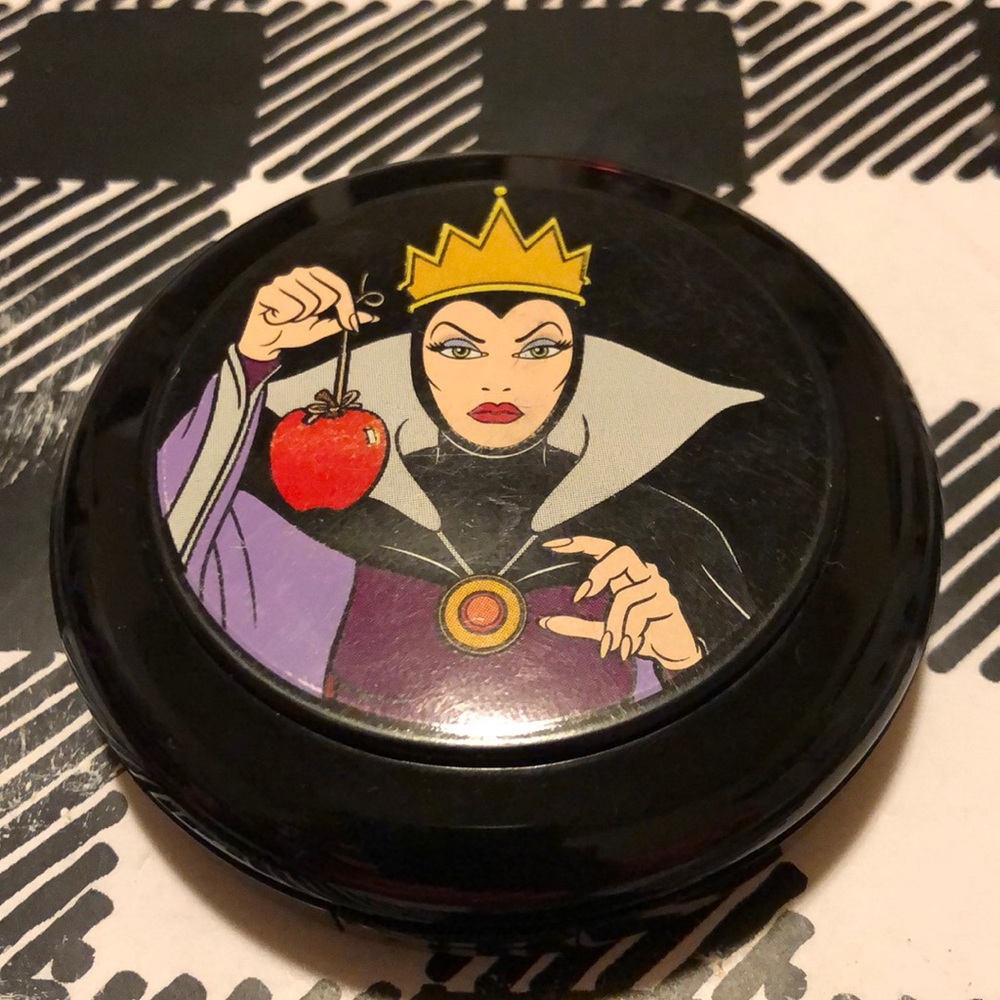 Mac Venomous Villains- Oh So Fair